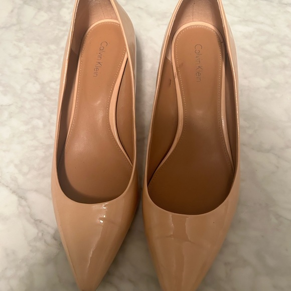 Beautiful Calvin Klein low heeled pumps - Picture 2 of 3